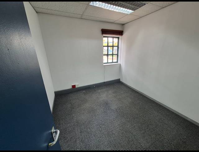 605M² OFFICE TO LET IN SUNNINGHILL